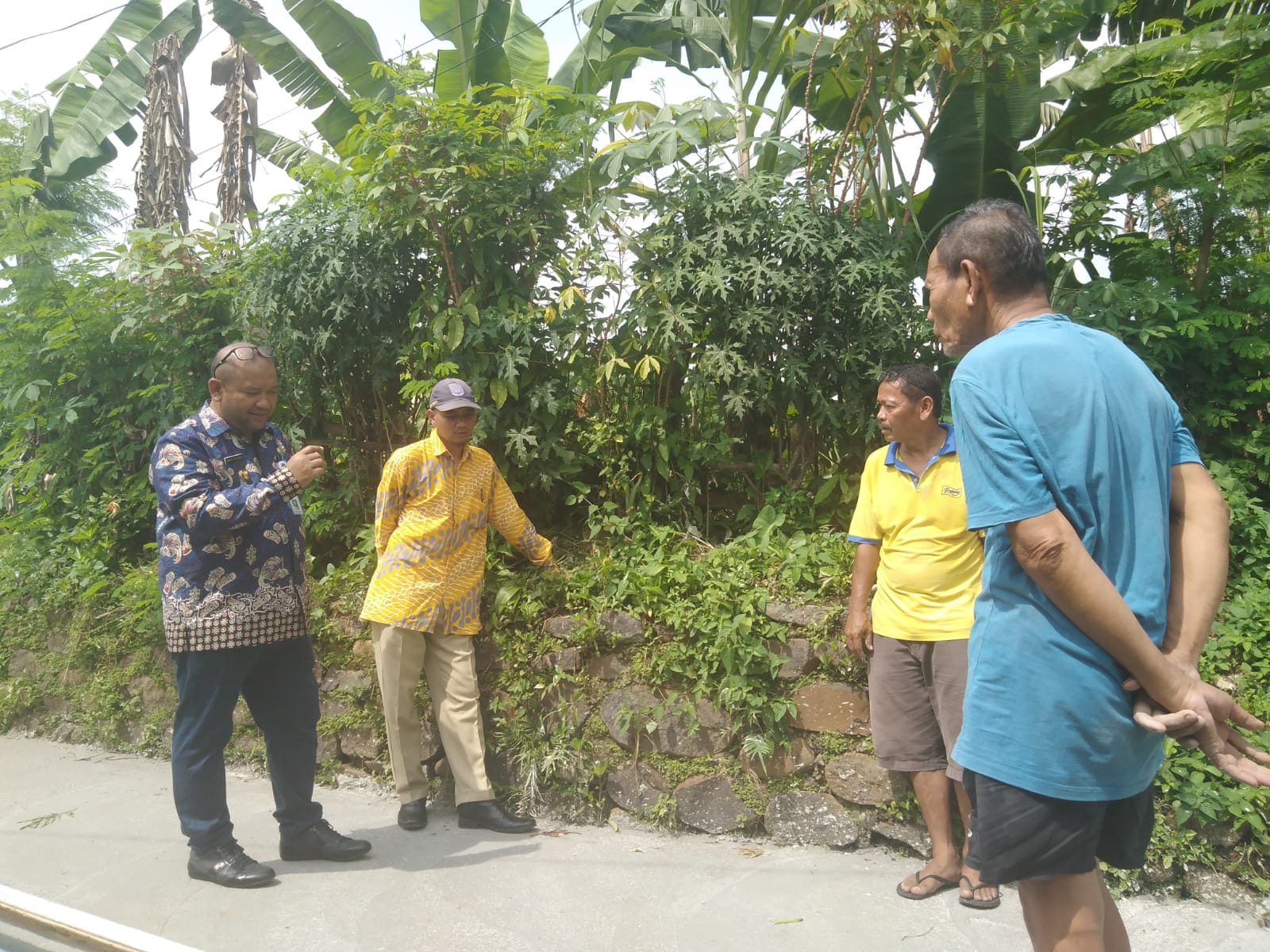 Lurah cilodong Herry Wibowo pantau Langsung Kegiatan Pembangunan dan Peningkatan Jalan Serta Drainase Disepanjang Jalan M. Natsir dan Gg. Bersama