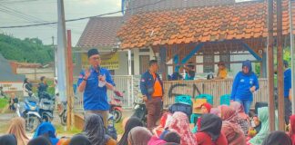Ali Mustofa Dampingi Dyah mentari Putri Sosialisasi di kelurahan Jatimulya.