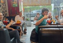 Restoran Bubur Ayam Sukabumi Menjadi Saksi Tugas Hukum Adat Mahasiswa Kampus Mputantular