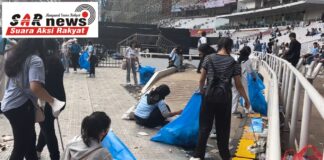 Sigap, Para Pendukung Prabowo-Gibran Inisiatif Bersihkan Sampah usai Kampanye di GBK