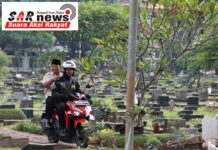 Gunakan Motor, Prabowo Ziarah ke Makam Sang Ayah Usai Pemilu dan Disambut Ratusan Warga