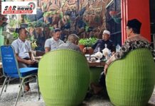 Lurah Salembaran Jaya Bersilaturahmi dan Dirangkai Dengan Makan Bersama Aparatur Kelurahan Pada Hari Raya Idul Fitri 1 Syawal 1445 H/ 2024 M