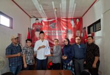 Ayep Zaki Serahkan Berkas Pendaftaran Bacalon Walikota dan Wakil walikota Sukabumi ke DPC Partai Demokrat dan DPC PDI-P.