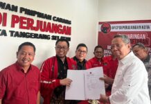 Benyamin Davnie Pendaftar Pertama Bacawalkot 2024 -2029 Di PDI Perjuangan Tangsel