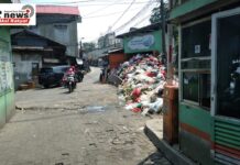 Sampah menumpuk di pintu masuk pasar ciluar, manajemen salahkan warga?