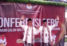 Pasangan Muraz – Andri Daftar ke KPU dengan Jalan Kaki Sejauh 500m, diiringi Ratusan Relawan Pendukung