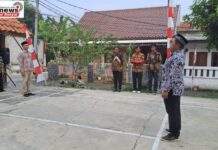 Benda baru, Warga Rt 05/Rw 25 Menggelar Upacara Pengibaran Bendera Merah Putih HUT RI ke- 79