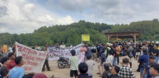 Warga Demonstrasi, Melawan Arogansi Perusahaan Tambang Galian C di Desa Winong, Ngampel, Kabupaten Kendal