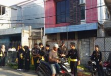 Tebar Kepedulian di Bulan Ramadhan PSHW TM ( Persaudaraan Setia Hati Winongo Tunas Muda ) Ranting Balaraja Membagikan Takjil