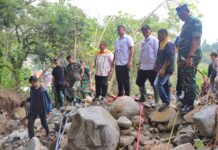 Bupati Simalungun Dampingi Gubsu Tinjau Lokasi Banjir Di Parapat