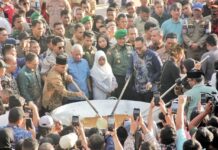 Wakil Bupati Simalungun, Bagikan Nasi Ayam Rica-Rica Andaliman Dalam Perayaan HUT ke-77 Provinsi Sumatera Utara di Parapat.