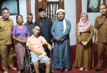 Ulurkan Tangan Kemanusiaan, Bupati Simalungun Bantu Kursi Roda untuk Jayaman Rajagukguk.