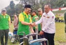 Di Hari Lanjut Usia ke-29, Baznas dan Dinsos Bersinergi Bagikan Kursi Roda dan Alat Bantu Jalan