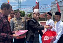 Wakil Bupati Simalungun Serahkan Surat Remisi Khusus kepada WBP Lapas Narkotika.