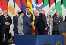 Pose Jempol Prabowo Warnai Hangatnya Sesi Foto Pemimpin Dunia di KTT Perdamaian Gaza