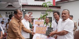 Legislator Gerindra Salurkan Bibit Unggul dan Sembako ke Warga Toba