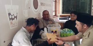 Jual Gorengan Keliling Sambil Kuliah, Mahasiswa Garut Ini Dapat Hadiah Wisuda dari Prabowo