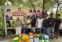 Para Kader Gerindra Gotong Royong Bantu Warga Terdampak Banjir di Medan