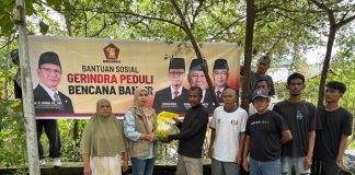Para Kader Gerindra Gotong Royong Bantu Warga Terdampak Banjir di Medan
