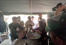 Momen Prabowo Makan Masakan Warga Pengungsi Saat Cek Dapur di Aceh, Pastikan Gizi dan Kelayakan