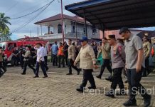 Prabowo Tinjau Pengungsi di GOR Pandan, Danlanal Sibolga dan Forkopimda Dampingi Langsung