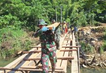 Pembangunan Jembatan Gantung Jadi Prioritas TNI Bantu Siswa Mengakses Sekolah