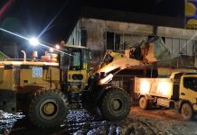 Bersihkan Jalan di Aceh Tamiang, Alat Berat Bekerja hingga Tengah Malam