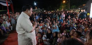 Suasana Malam Tahun Baru Remaja hingga Orang Tua Tapsel di Pengungsian Bareng Prabowo: Senang Sekali!