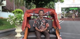 Doa Penarik Becak Lansia Tuban: Semoga Pak Prabowo Selalu Bisa Membuat Rakyatnya Tersenyum