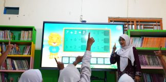 17 Ribu Papan Interaktif Digital Terkirim ke Sekolah-sekolah di Sumut, Siswa Lebih Semangat Belajar