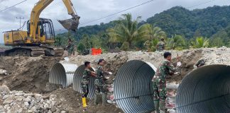 Gotong Royong Warga Bersama TNI, Jembatan Bailey hingga Armco Dikebut di Sumut dan Sumbar