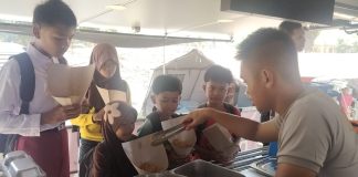 Dapur Umum Polri Terus Beroperasi Layani Pengungsi di Aceh Tamiang dan Sumbar