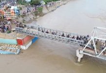 Cara TNI Membangun Jembatan di Wilayah Bencana Aceh