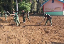 TNI Fokus Bersihkan Rumah Lansia di Lokasi Tedampak Bencana Sumatera