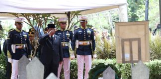 Prabowo Jadi Inspektur Upacara, Pimpin Prosesi Pemakaman Almarhum Try Sutrisno dengan Khidmat