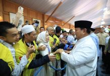 Driver Ojol Ini Bangga Bisa Lebaran di Istana dan Senang Pulang Bawa Sembako