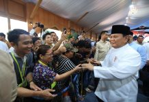 Pertama Kali Masuk Istana Saat Lebaran Bareng Prabowo, Warga Terharu: Oh Begini Rasanya