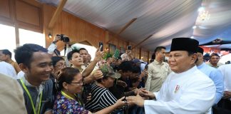 Pertama Kali Masuk Istana Saat Lebaran Bareng Prabowo, Warga Terharu: Oh Begini Rasanya