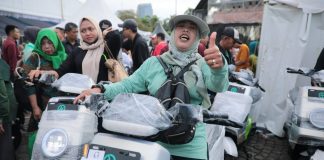 Ungkapan Gembira Warga Dapat Doorprize Motor Listrik di Pasar Murah Pemerintah: Senang Banget, Gak Mimpi!