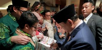 Diaspora di Jepang Deg-degan Dapat Tanda Tangan Prabowo: Di Luar Ekspektasi Saya