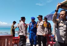 Kapolda Jabar Turun Langsung ke Pantai Karang Hawu, Ingatkan Bahaya Laka Laut