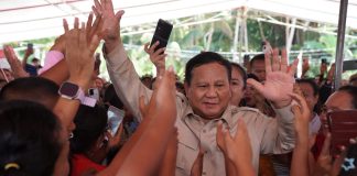 Momen Prabowo Menyanyi Bersama Anak-anak di Pulau Miangas, Wilayah Terluar Indonesia
