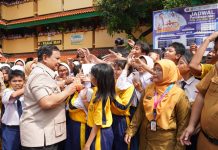 Guru SMPN 111 Jakarta Bahagia Dikunjungi Prabowo: “Luar Biasa Bangga!”