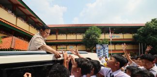 Tinjau MBG di SMPN 111 Jakarta Barat, Prabowo Disambut Sorak Gembira Para Siswa