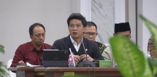 Legislator Partai Gerindra Serahkan Program Indonesia Pintar kepada Siswa di Ogan Ilir
