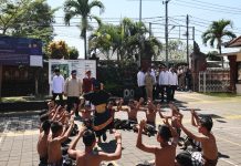Prabowo Cek Langsung Perkembangan Sekolah Rakyat di Bali, Disambut Semarak Tari Kecak dari Siswa