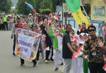 Spanduk Dukung MBG Membentang Kala Prabowo Pidato di Hadapan Petani-Nelayan