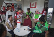 Legislator Partai Gerindra Ade Jona Prasetyo Beri Motor Baru untuk Driver Ojol Tunarungu Korban Pencurian di Medan