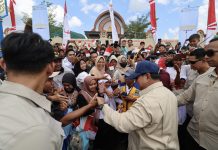 Sapa Warga Lombok Hingga Layani Swafoto, Prabowo: Saya Titip Ja