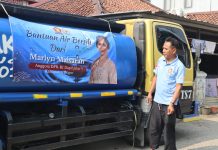 Marlyn Maisarah Salurkan Bantuan Air Bersih untuk Warga Babakan Madang